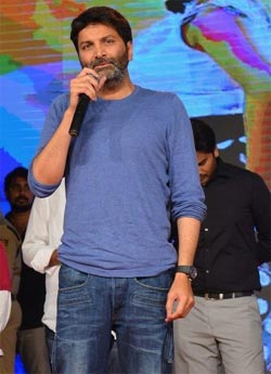 pawan kalyan,son of satyamurthy,audio success meet,trivikram about pawan kalyan  పవన్ కళ్యాణ్ టీవీ చూడరంట!!